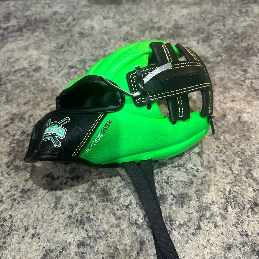 Teeball Left Hand Glove For Kids Green & Black Brand new Youth